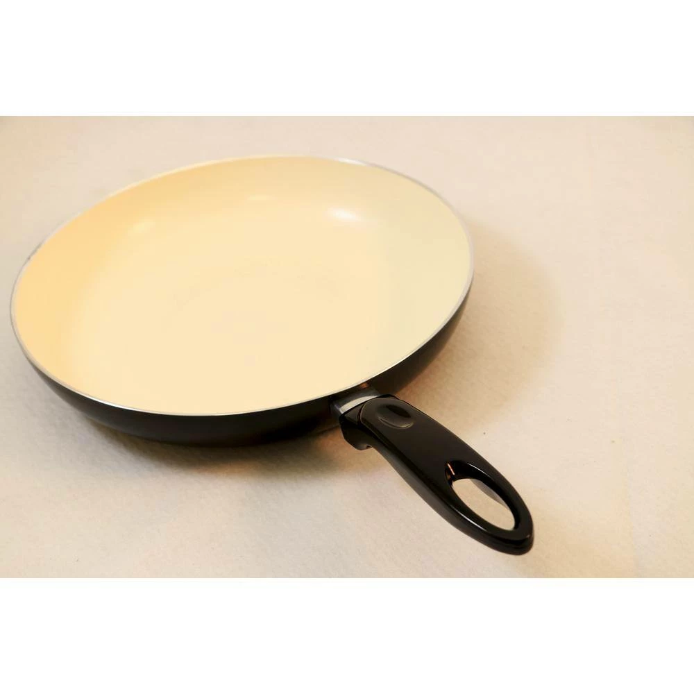 Professional 8 in. Aluminum Ceramic Nonstick Frying Pan in Black by ExcelSteel - Image 4