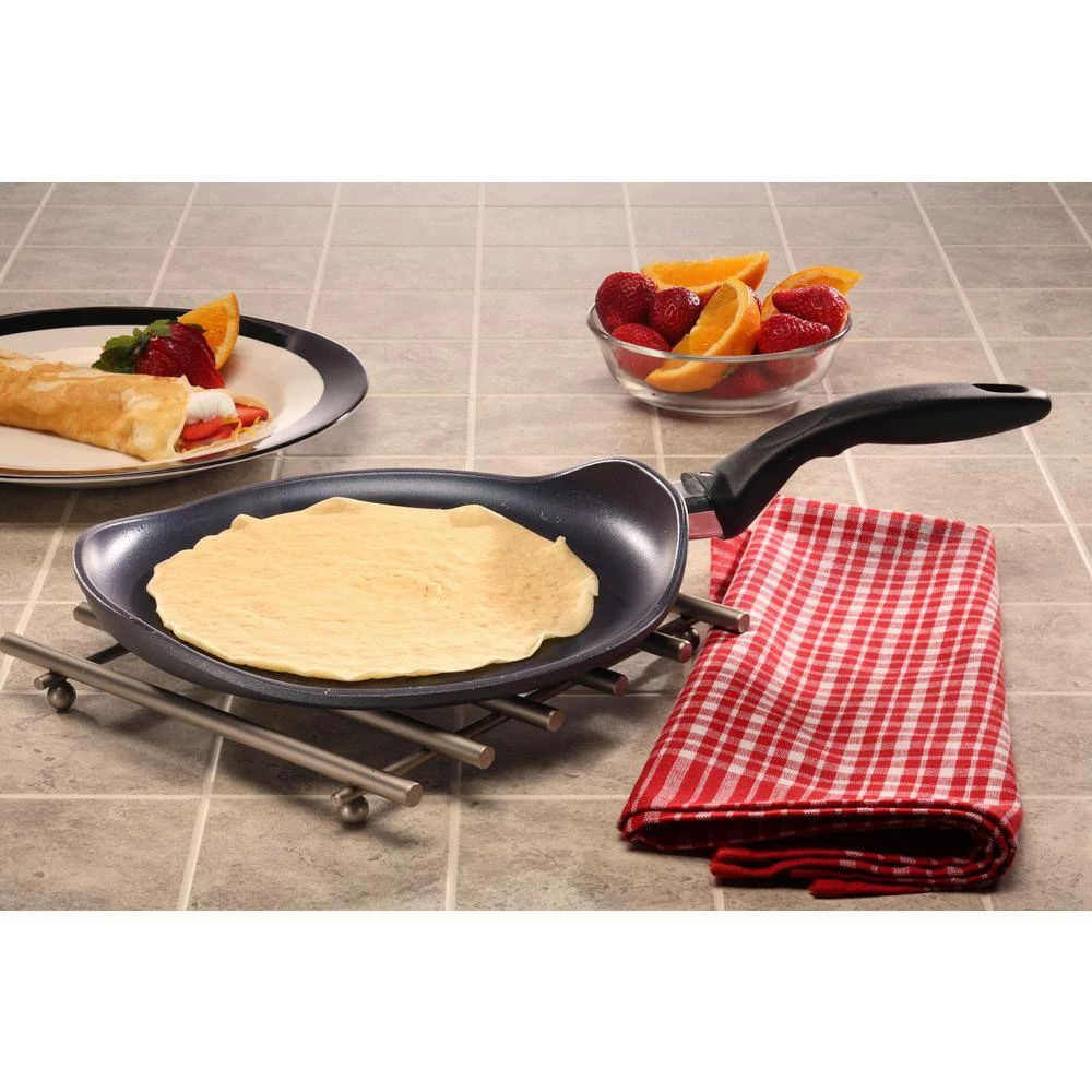 Nonstick Crepe Pan by Swiss Diamond - Image 2